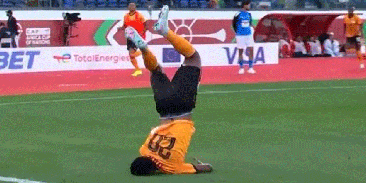 Selebrasi Gol Berujung Mencekam Striker Liga Inggris Nyaris Patah Leher